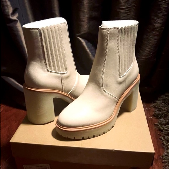 NIB SZ 7 The “Anastasia” paneled all-weather boot on beige, by Oasis Society😍 - Picture 4 of 6